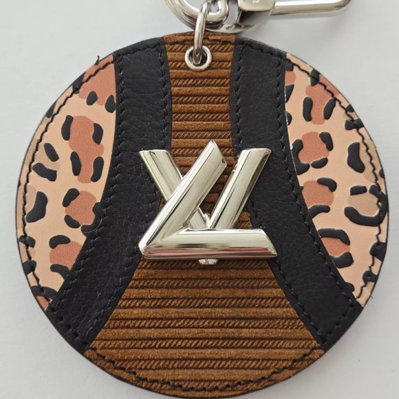 Louis Vuitton Round Monogram / Animal Print Bag Charm Key Ring - like new - Picture 1 of 7